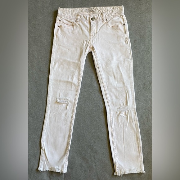 Free People Jeans Women’s 25 x 24.5 White Skinny Low Rise Distressed Cotton - Picture 1 of 9